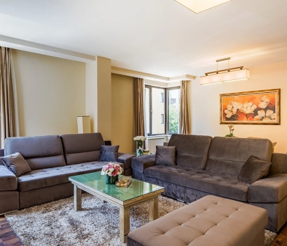 LivingRoom_Building23_Apartment11