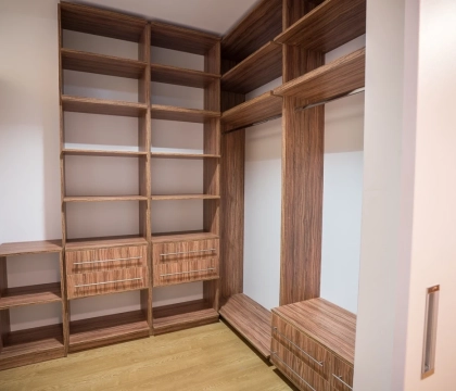39_4_Walk-in_Closet