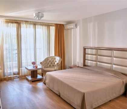 39_4_Bedroom