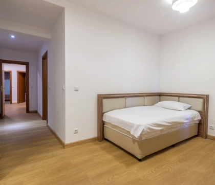 38_4_Bedroom