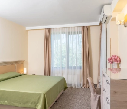 26_17_Bedroom