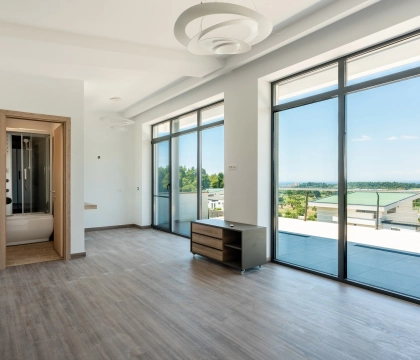 Maxi_Sani_Example_MasterBedroom