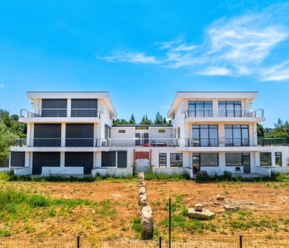 Maxi-Sani-Villas-Sale-Frontal