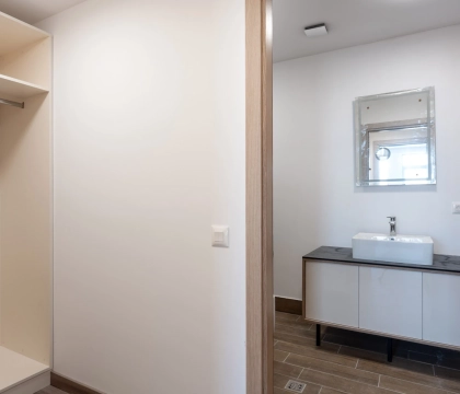 Maxi-Sani-Villas-Closet-Bathroom 