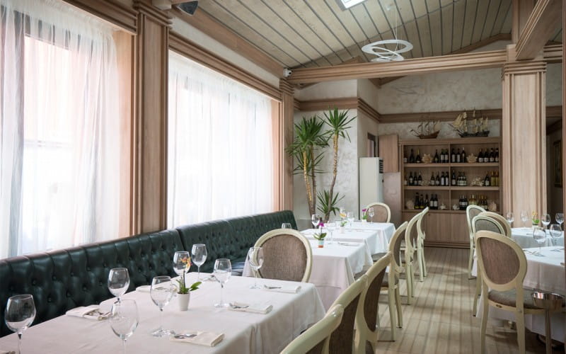 Welcome to the Maxi Restaurant