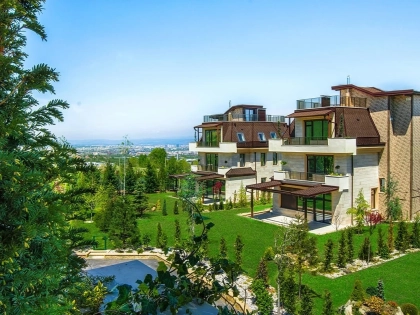 Макси Секвоя – тайната градина на разрастващата се столица