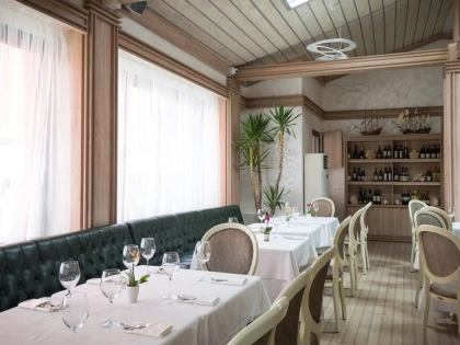 Welcome to the Maxi Restaurant